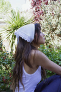 Le fichu en lin et broderies anglaises
