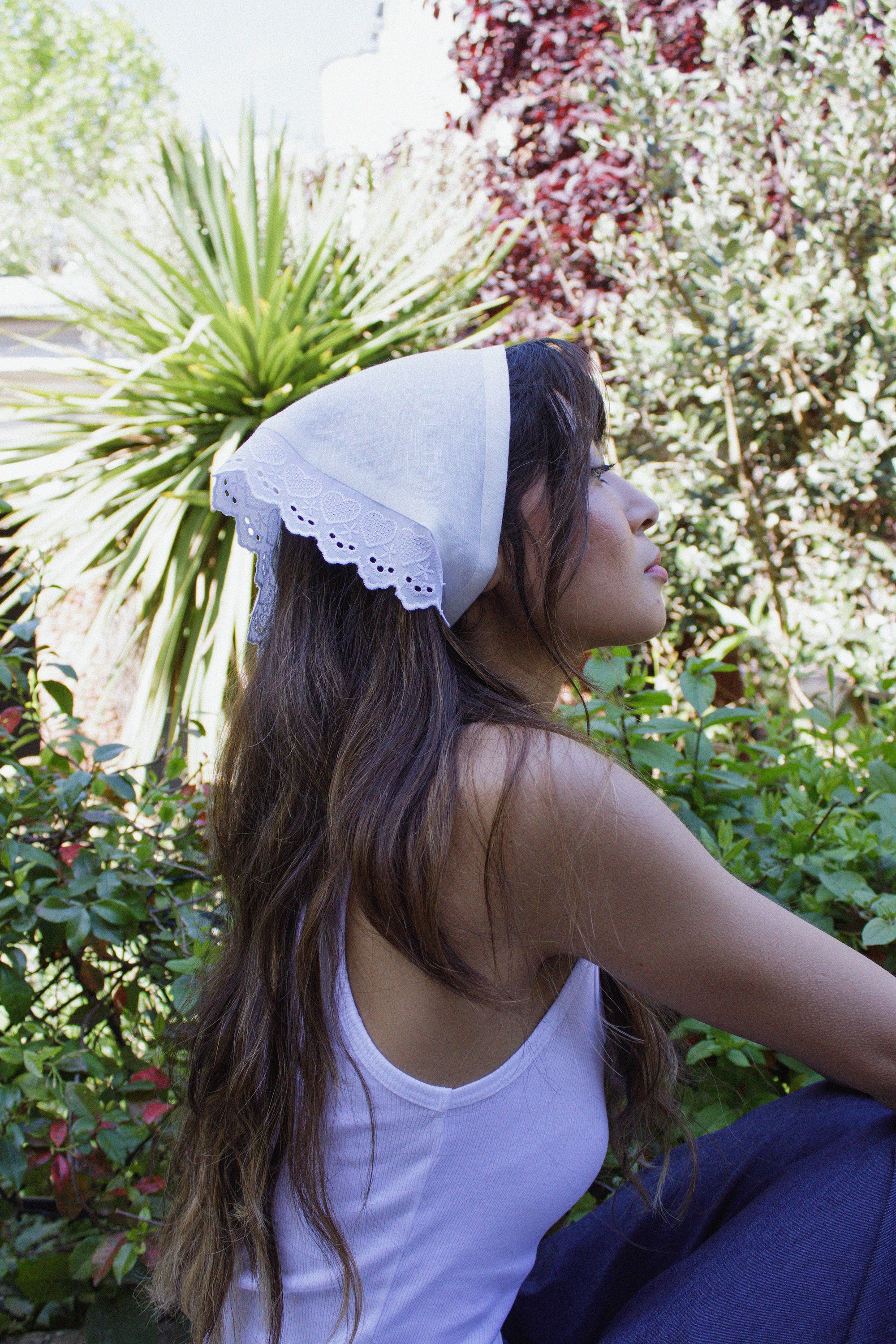 Le fichu en lin et broderies anglaises