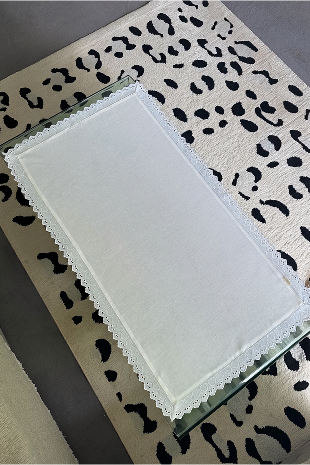 Nappe en lin et broderies anglaises