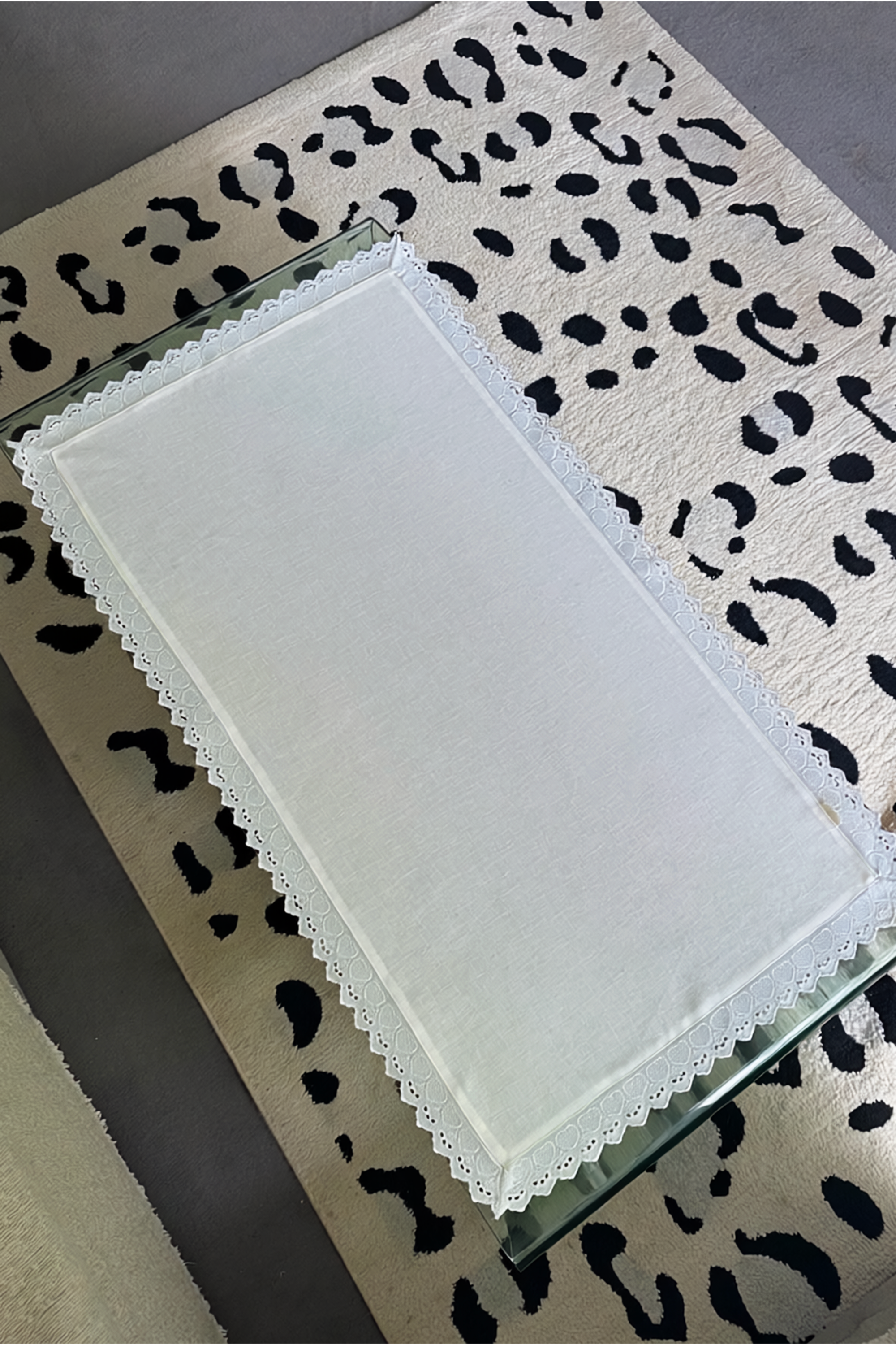 Nappe en lin et broderies anglaises
